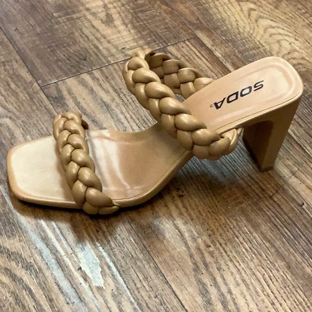 Twisted Camel Heels